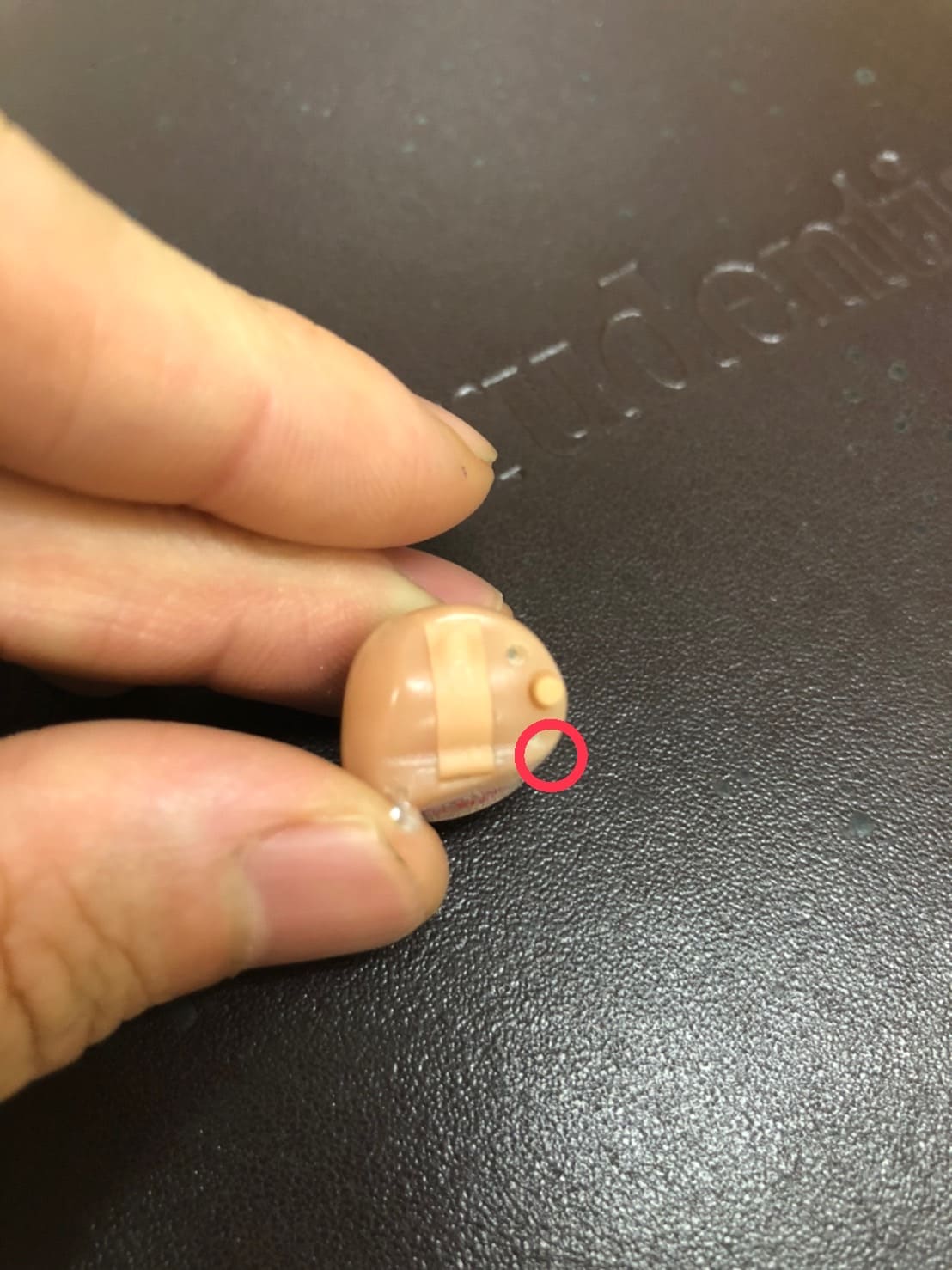 耳あな型補聴器のマイクの位置